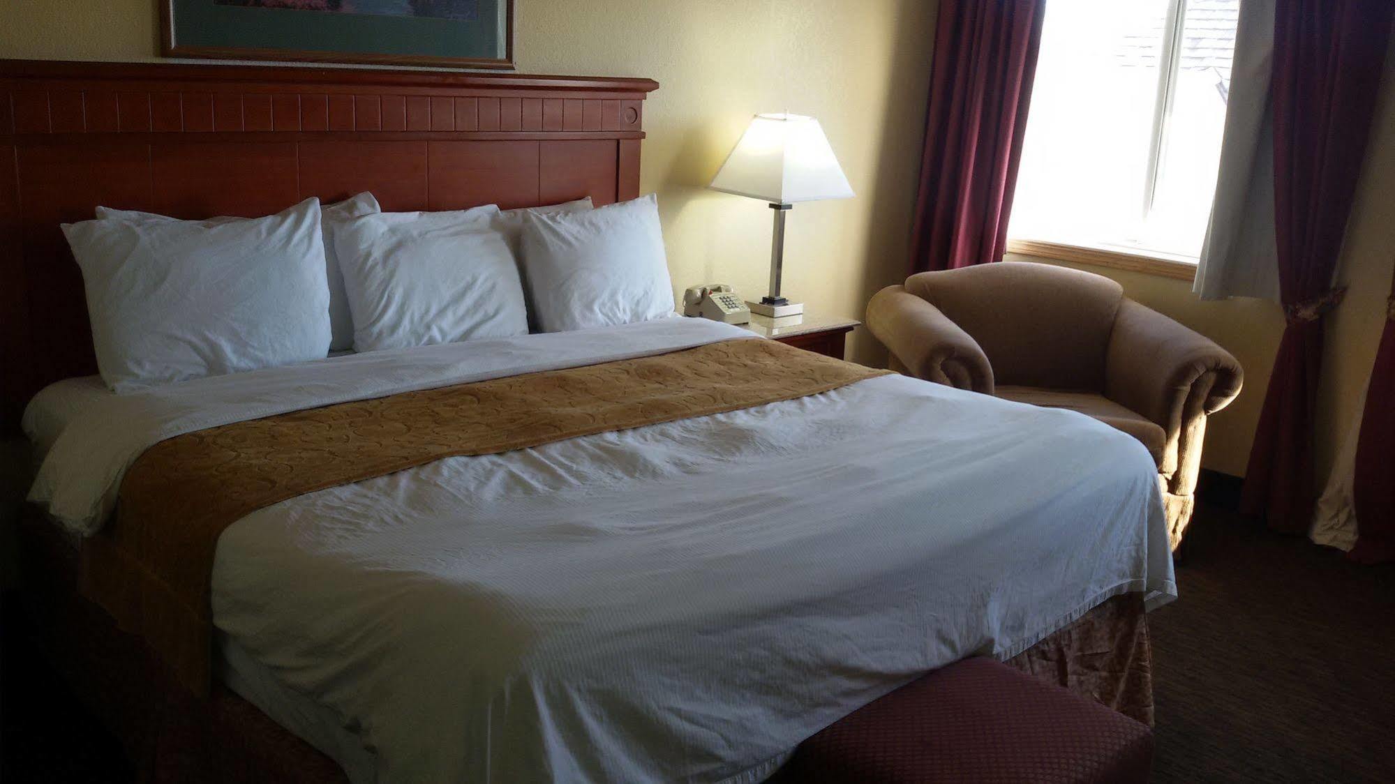 Grandstay Hotel And Suite Waseca Exterior photo